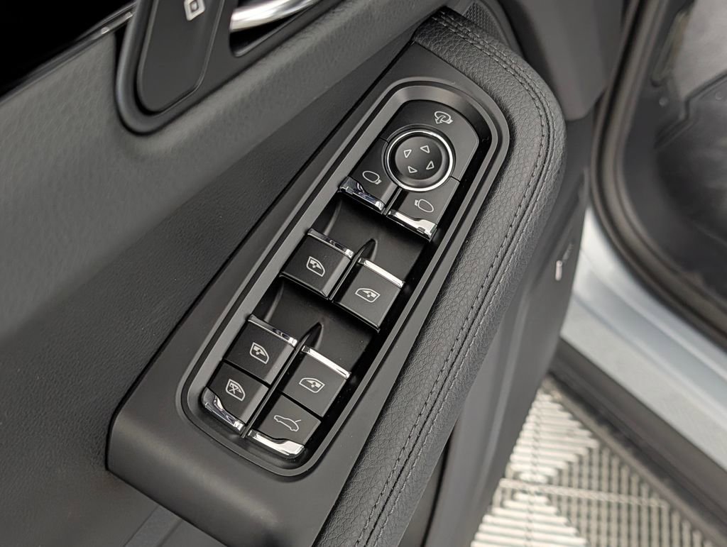 New 2026 Porsche Macan image 27