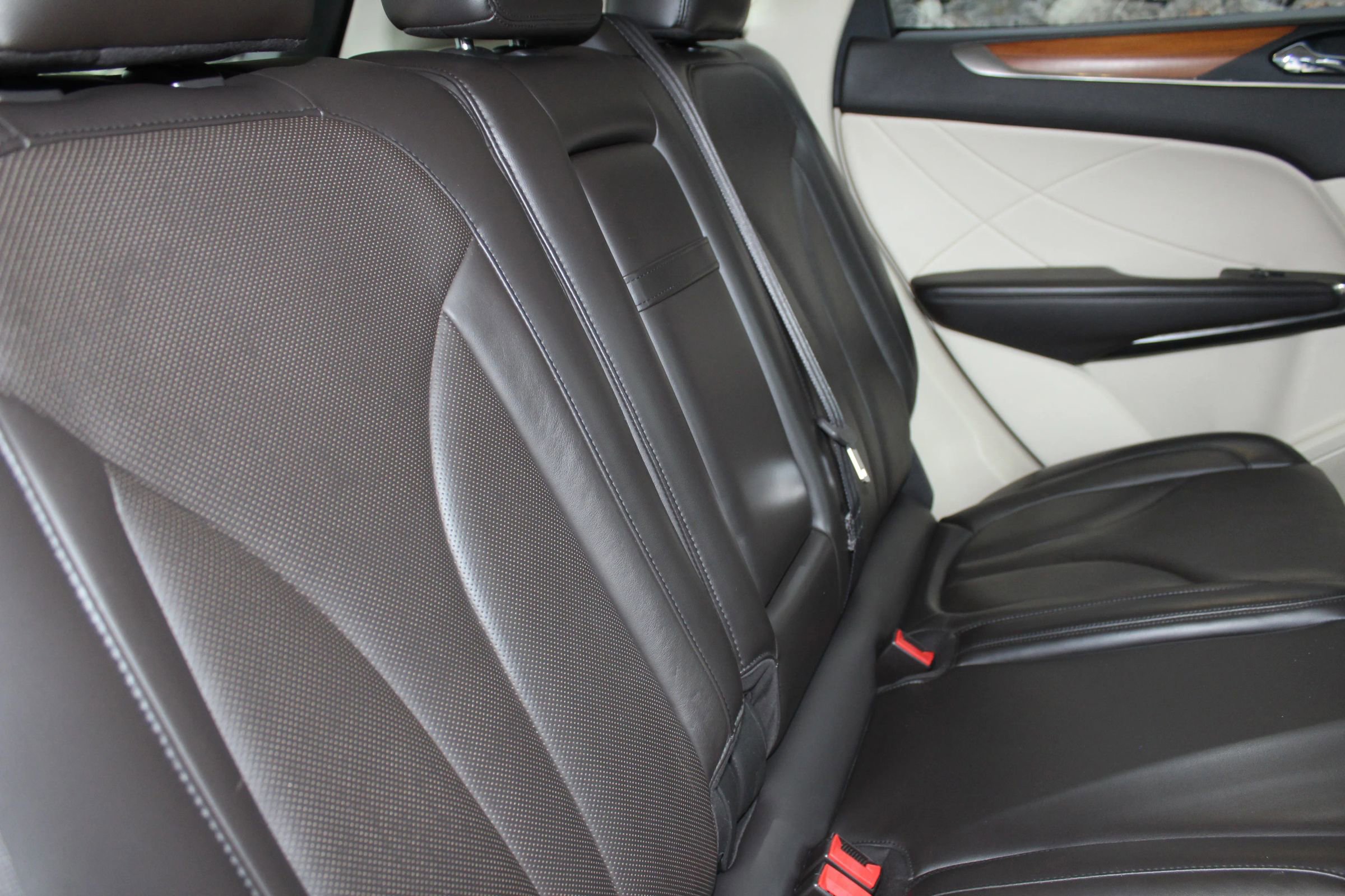 Used 2015 Lincoln MKC Sport Utility 4D w/ Equipment Group 102A Reserve image 15