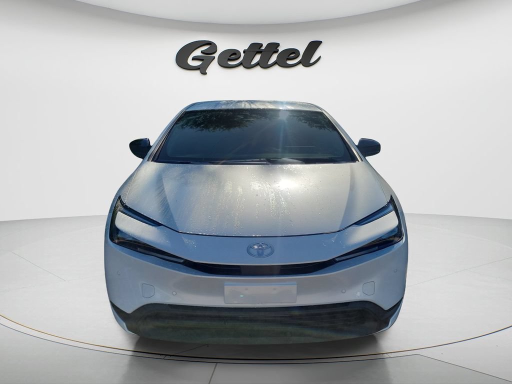 Used 2024 Toyota Prius LE FWD image 2