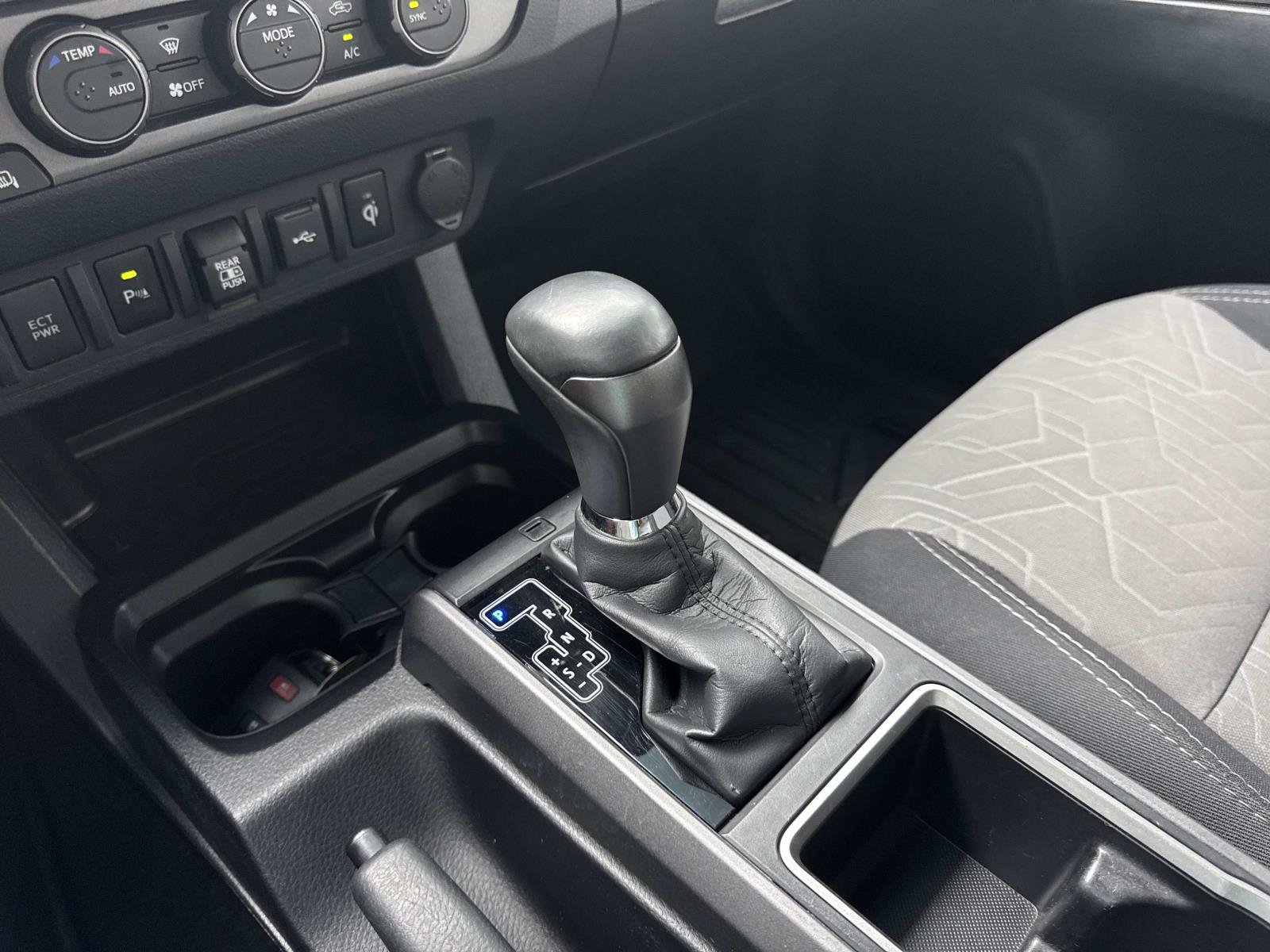 Used 2021 Toyota Tacoma TRD Off-Road w/ Technology Package AWD/4WD image 26
