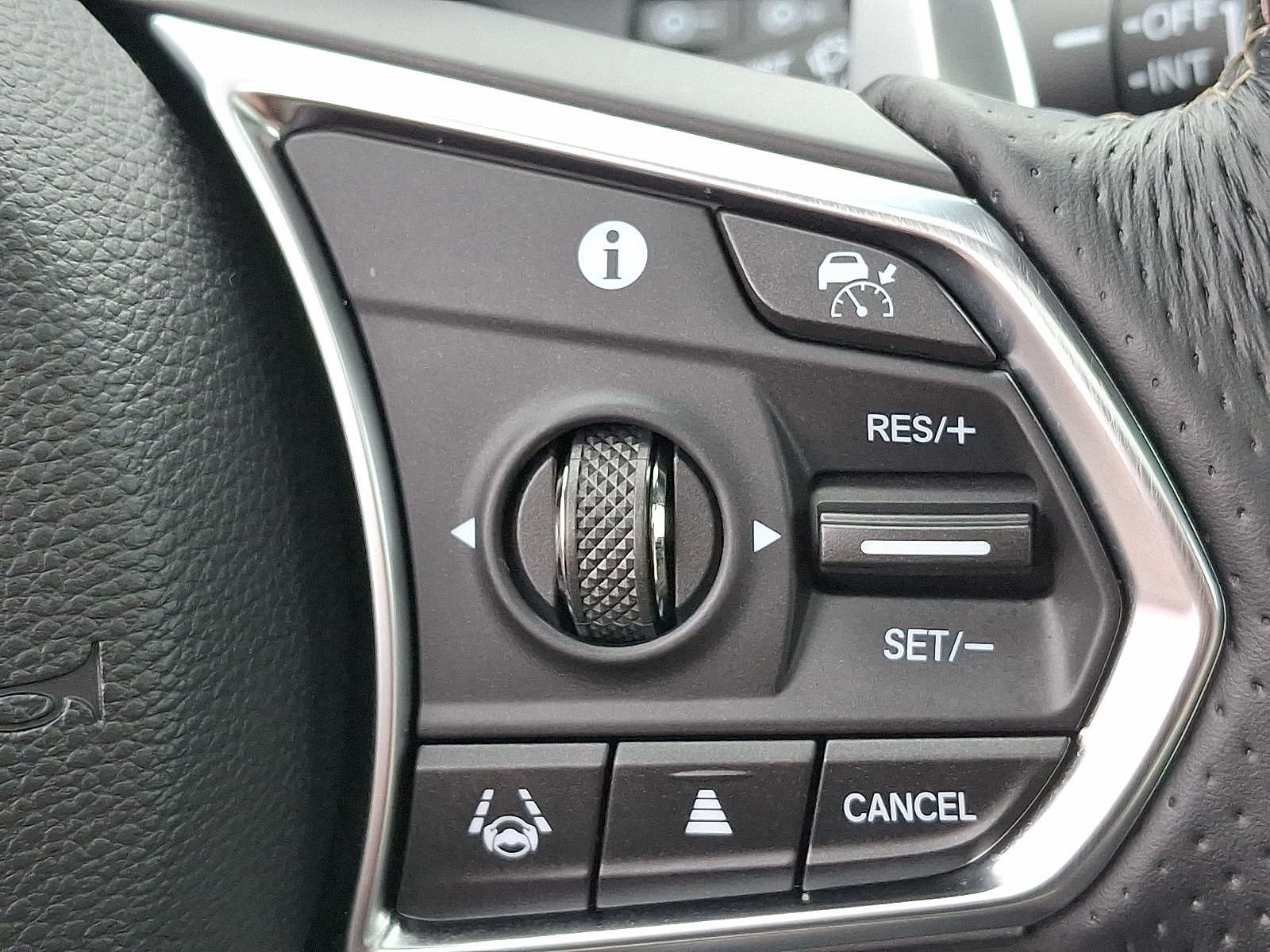Certified 2025 Acura RDX w/ Advance Package AWD/4WD image 24
