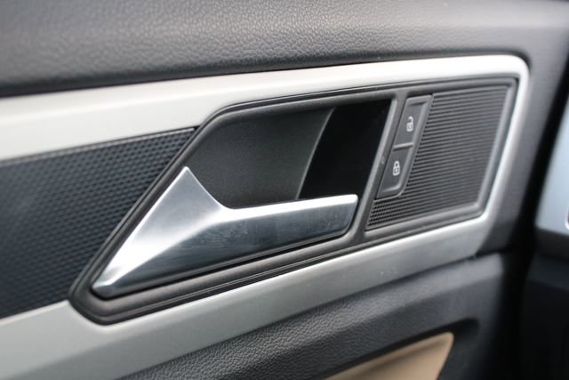 Used 2023 Volkswagen Atlas Cross Sport SEL R-Line image 8