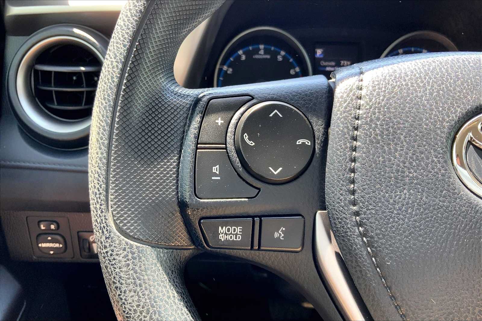 Used 2018 Toyota RAV4 LE AWD/4WD image 22