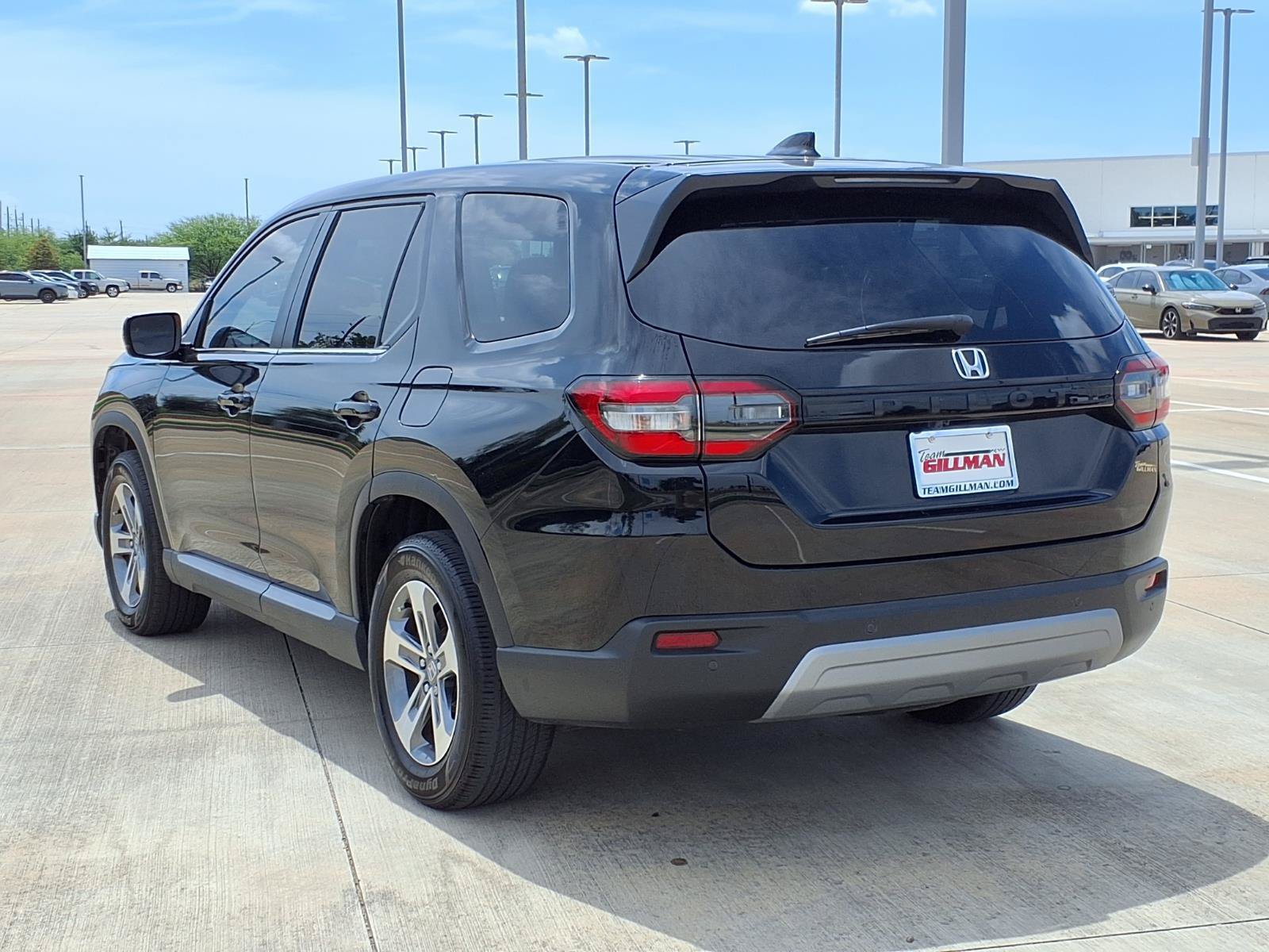 Used 2025 Honda Pilot EX-L image 2