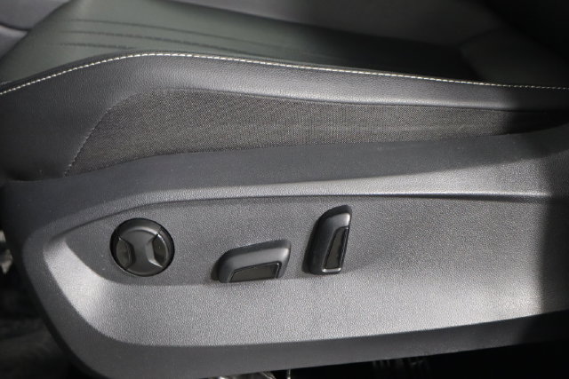 Used 2023 Volkswagen Tiguan SE R-Line FWD image 19