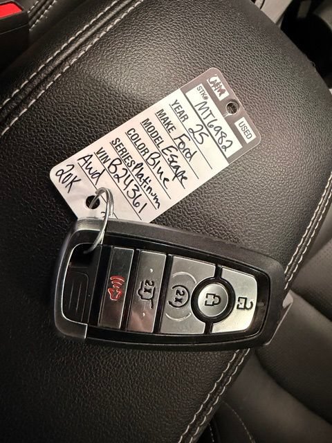 Used 2025 Ford Escape Platinum AWD/4WD image 46
