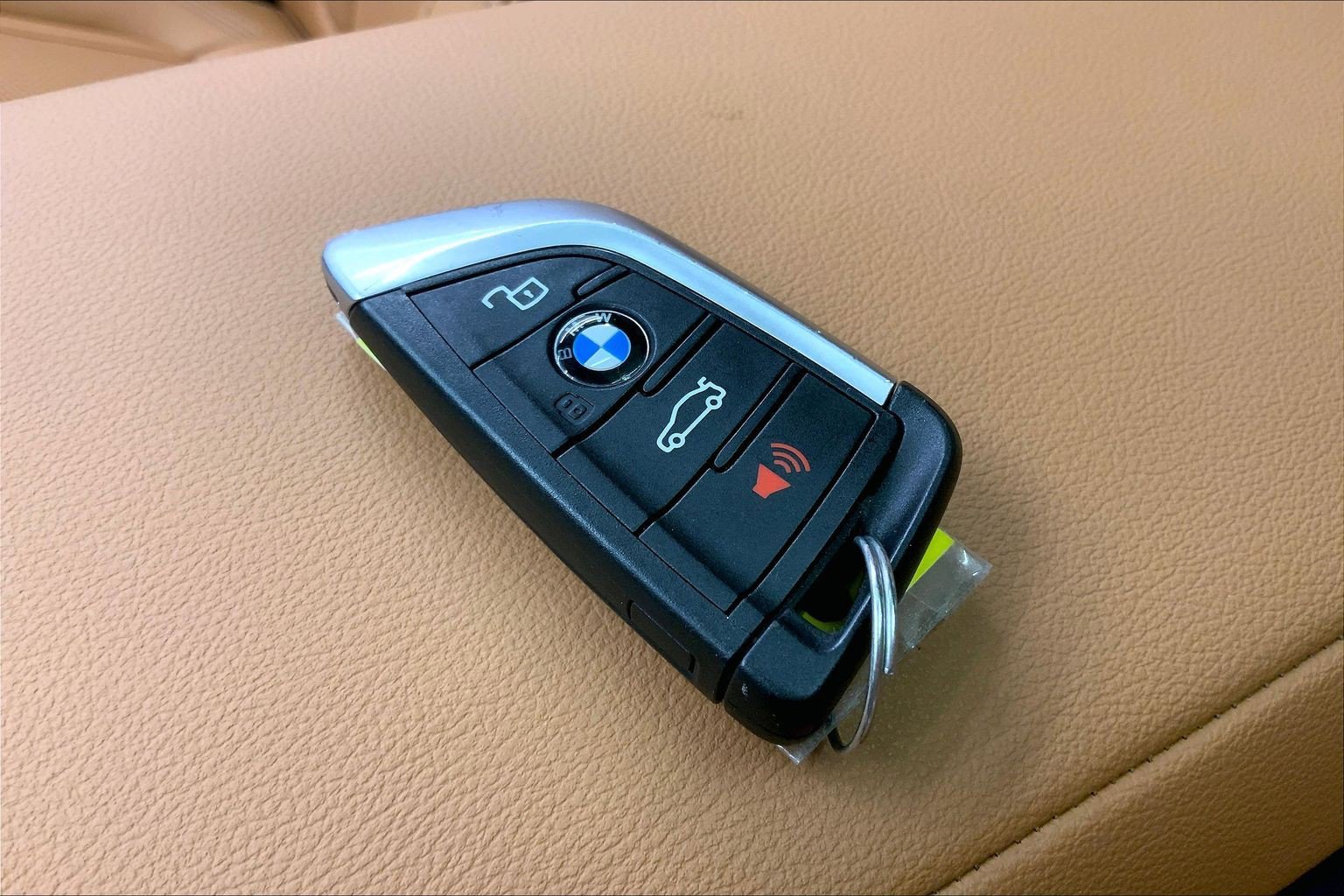 Used 2024 BMW 330i xDrive Sedan w/ Convenience Package image 9