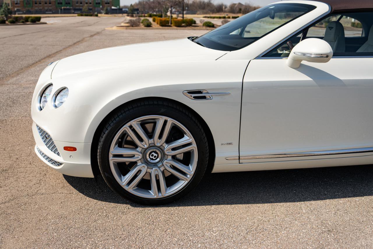 Used 2017 Bentley Continental GT image 22