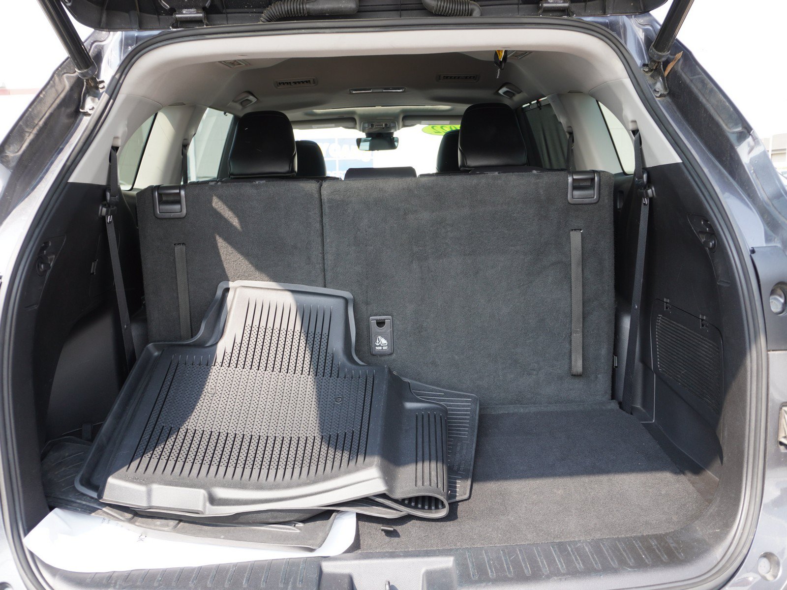 Used 2022 Toyota Highlander XLE FWD image 11