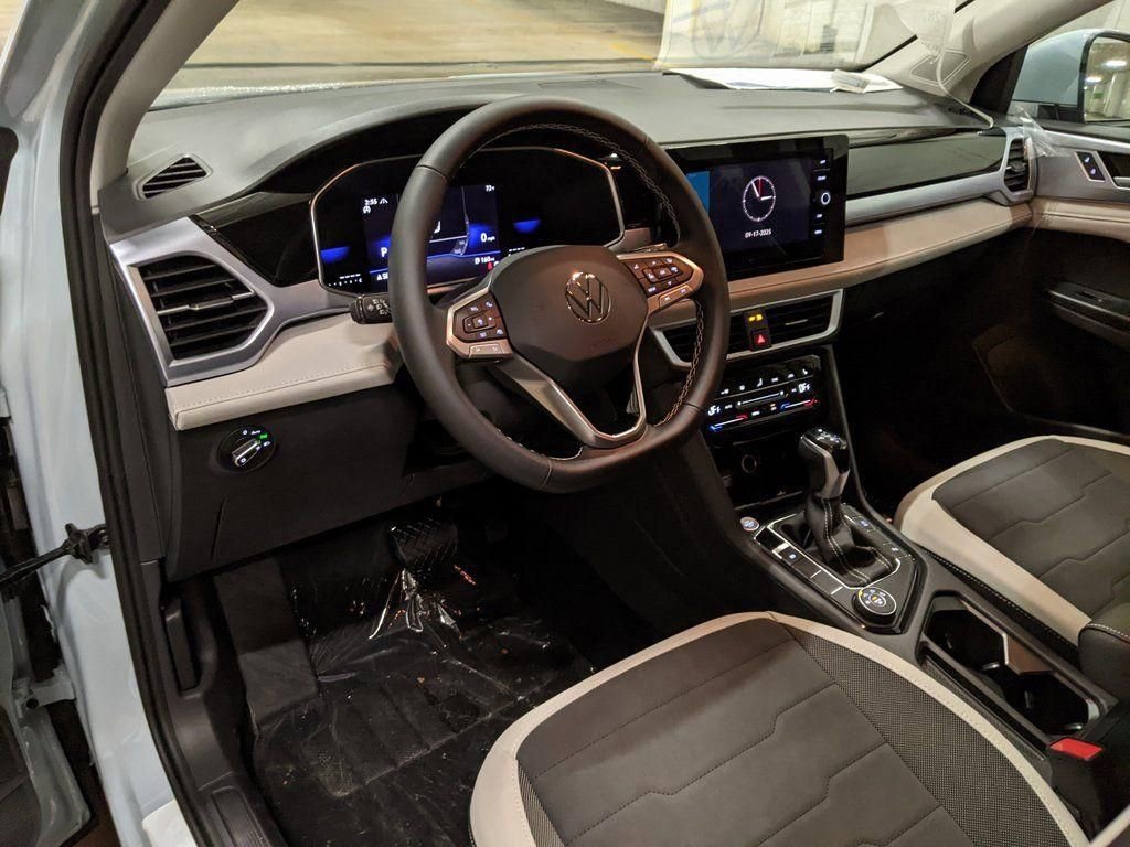New 2026 Volkswagen Taos SE image 8