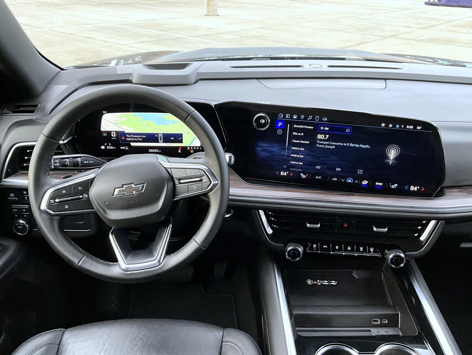 Used 2025 Chevrolet Suburban Z71 image 13