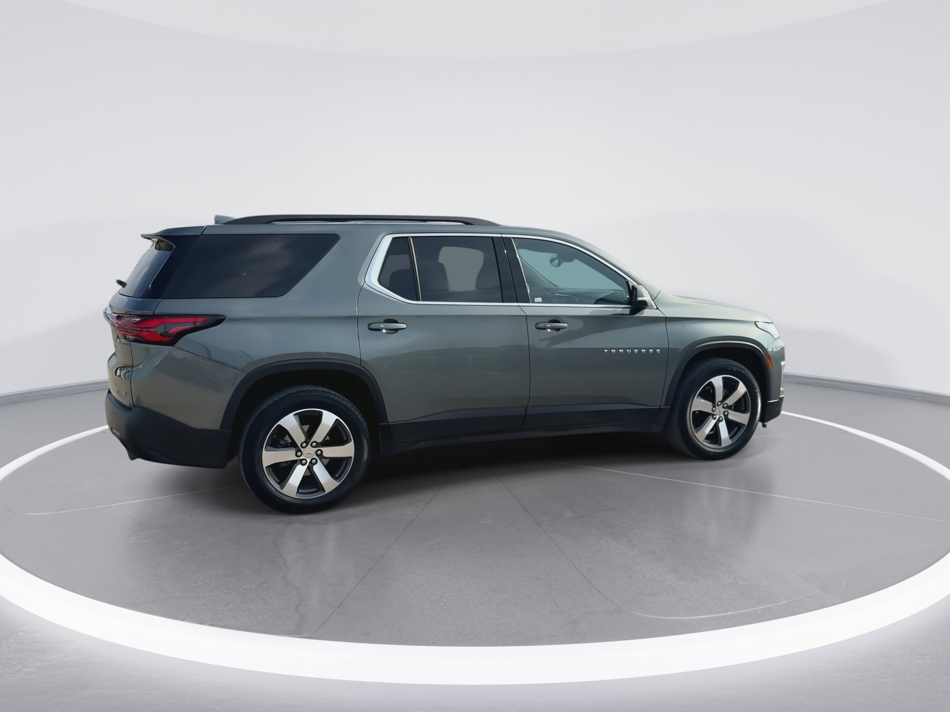 Used 2022 Chevrolet Traverse LT w/ LT Premium Package image 9