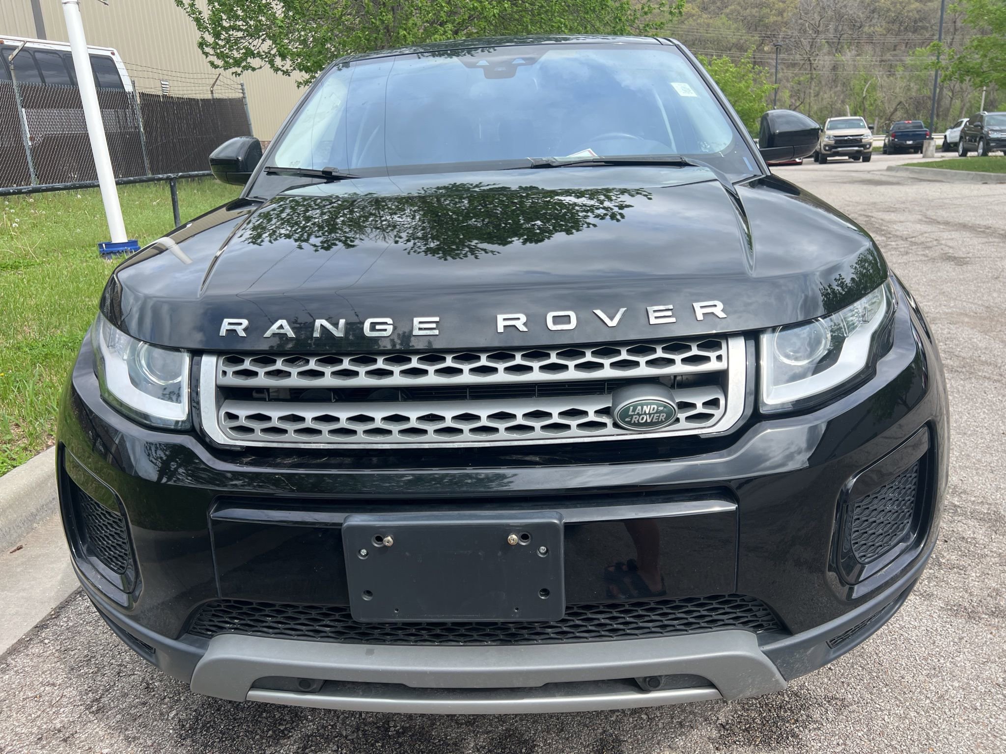 Used 2019 Land Rover Range Rover Evoque SE image 2