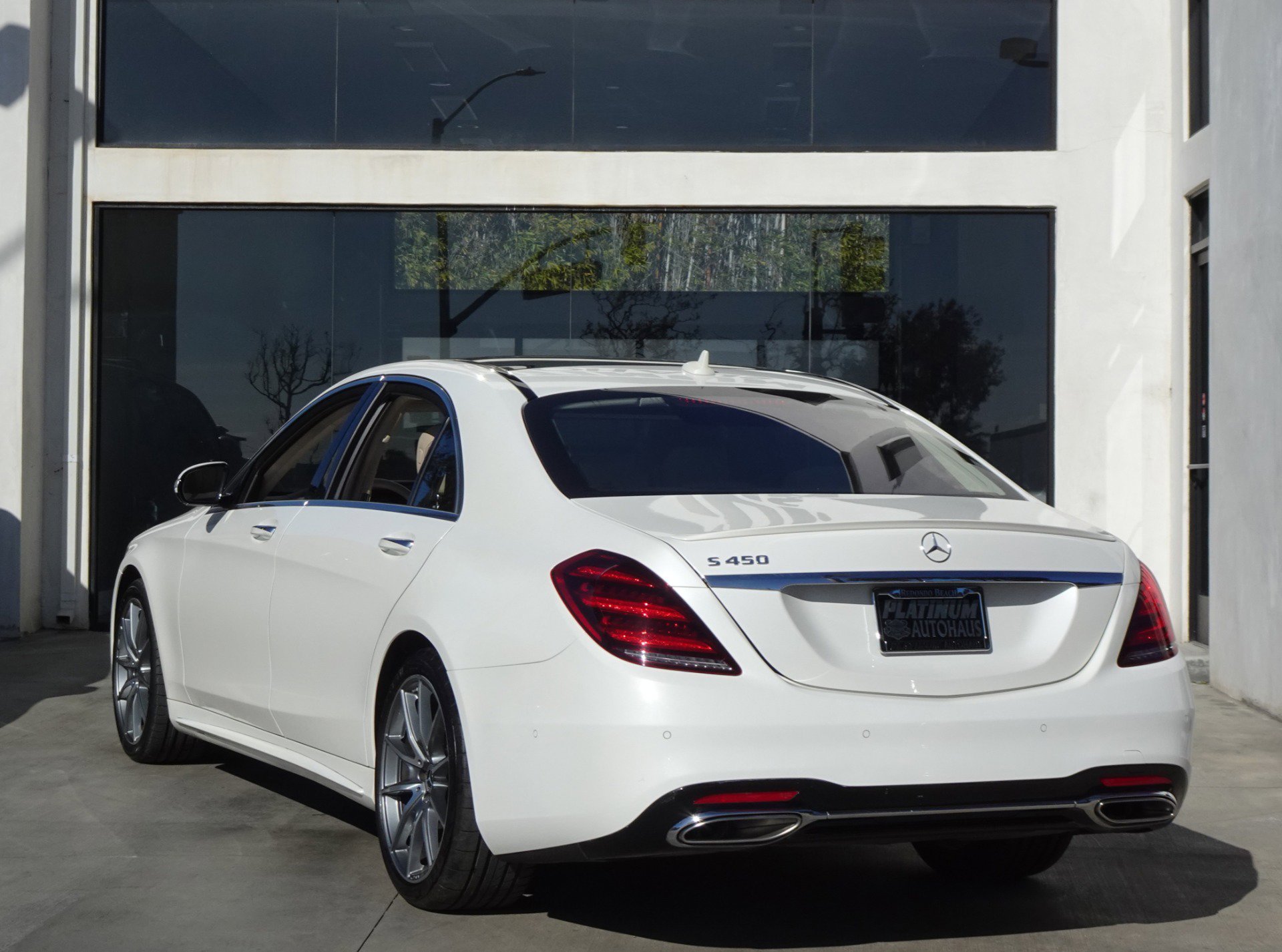 Used 2020 Mercedes-Benz S 450 Sedan w/ AMG Line Exterior image 4