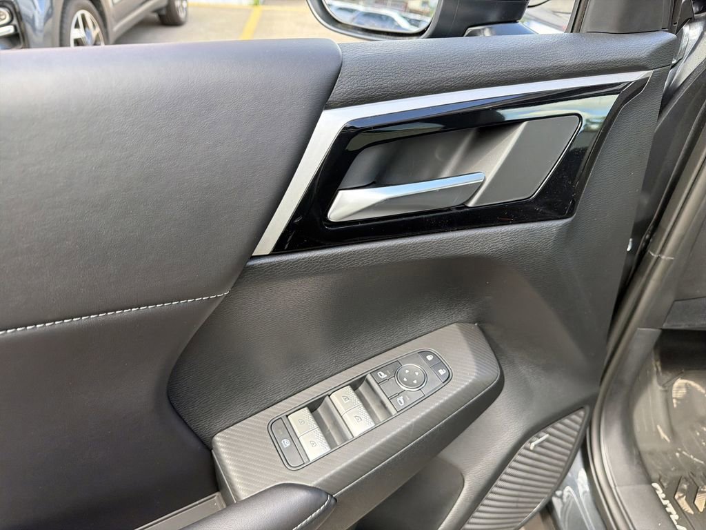 New 2026 Mitsubishi Outlander LE FWD image 15