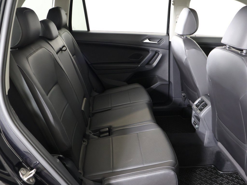 Used 2020 Volkswagen Tiguan SE image 33