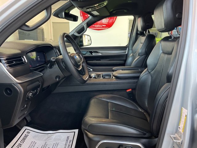 Used 2023 Jeep Wagoneer L Series II image 14