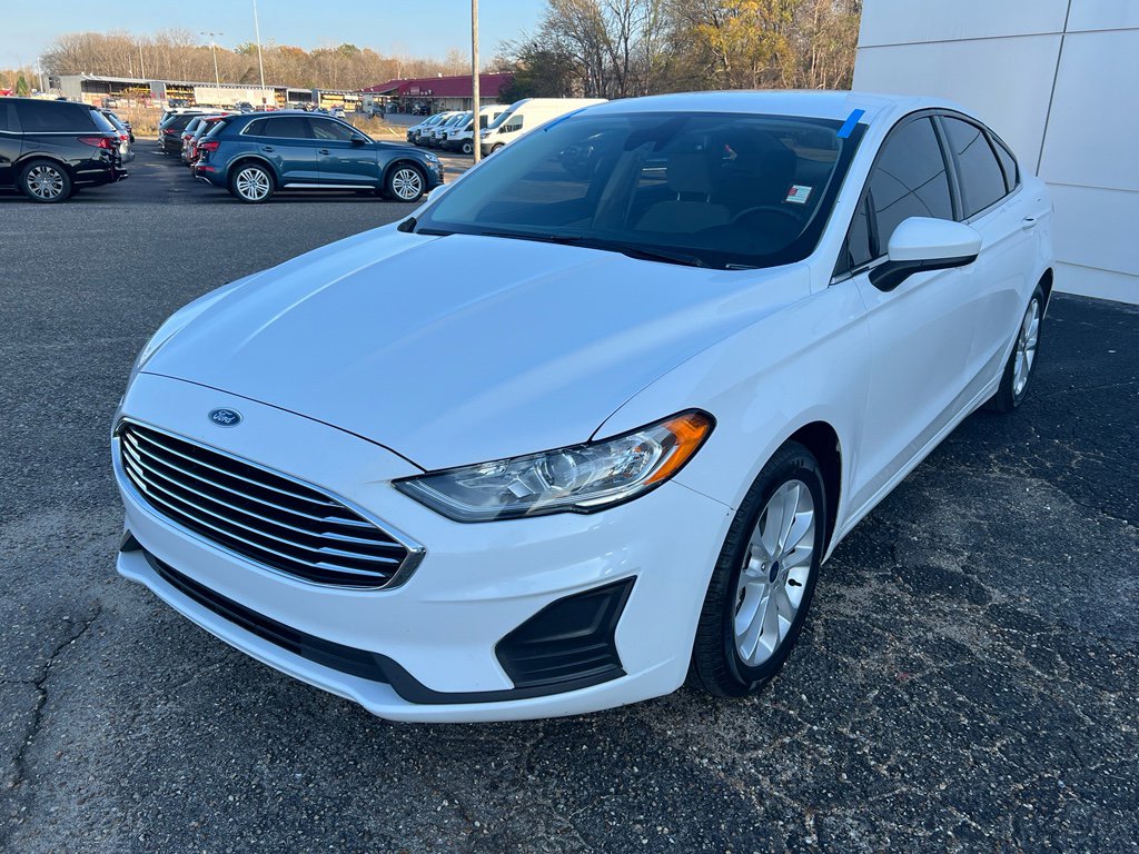 Used 2020 Ford Fusion SE image 4