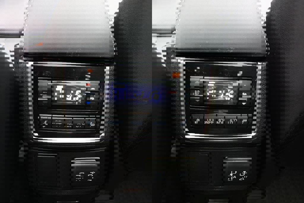 Used 2022 Subaru Ascent Limited w/ Technology Package image 13