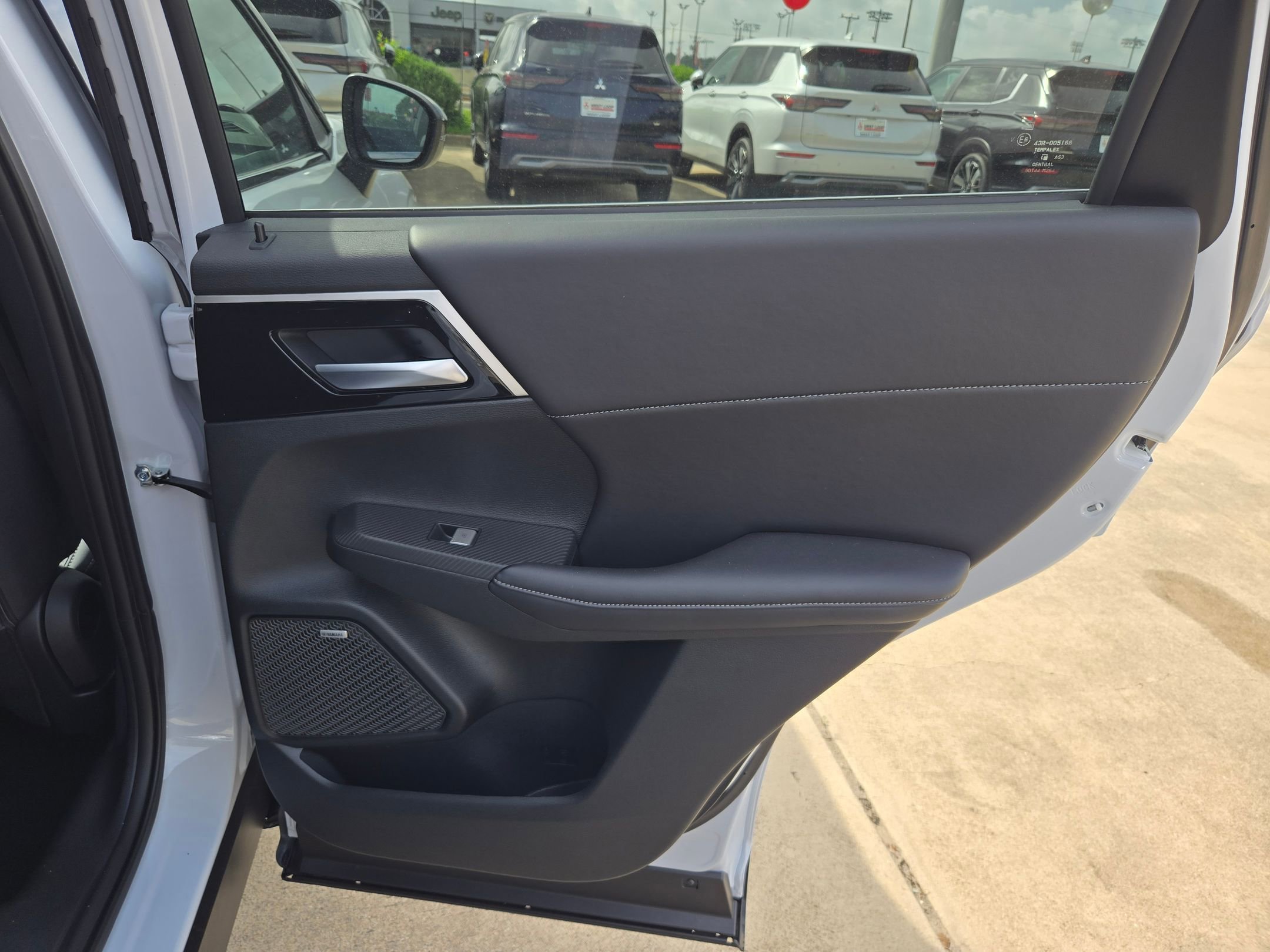 New 2026 Mitsubishi Outlander LE AWD/4WD image 21