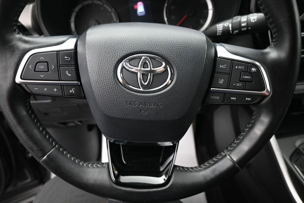Used 2020 Toyota Highlander LE AWD/4WD image 16