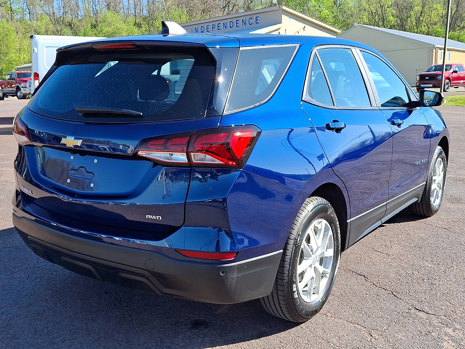 Used 2023 Chevrolet Equinox LS w/ Driver Confidence II Package AWD/4WD image 10