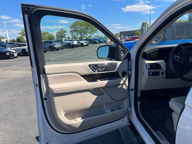 Used 2018 Lincoln Navigator L Reserve w/ Technology Package AWD/4WD image 10