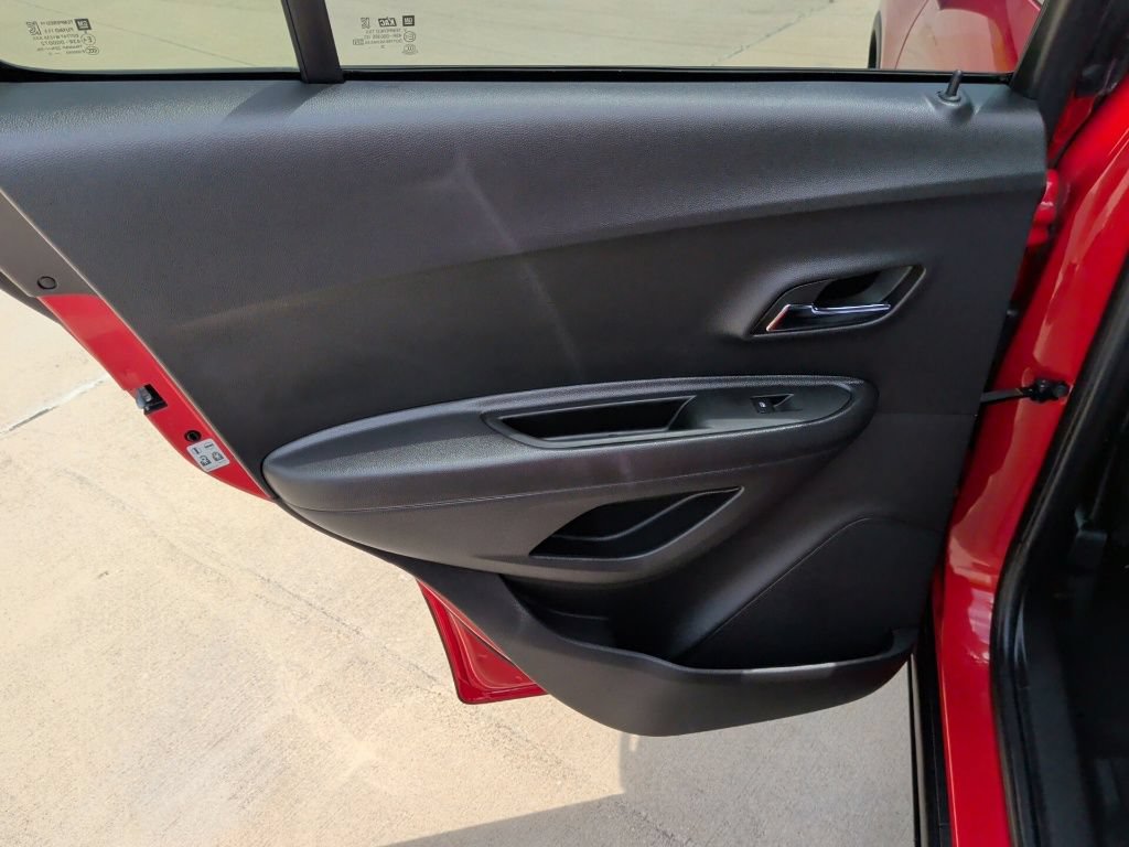 Used 2020 Chevrolet Trax LT FWD image 27