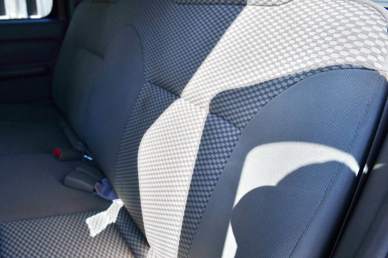 Used 2001 Nissan Frontier SE image 15