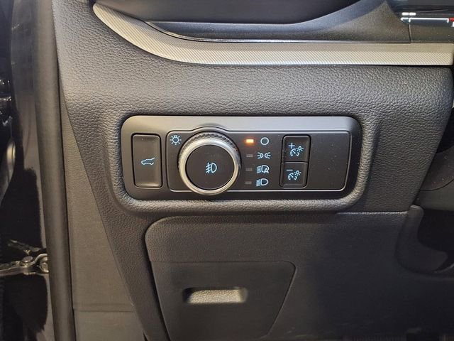 Used 2024 Ford Explorer XLT w/ Equipment Group 202A image 18