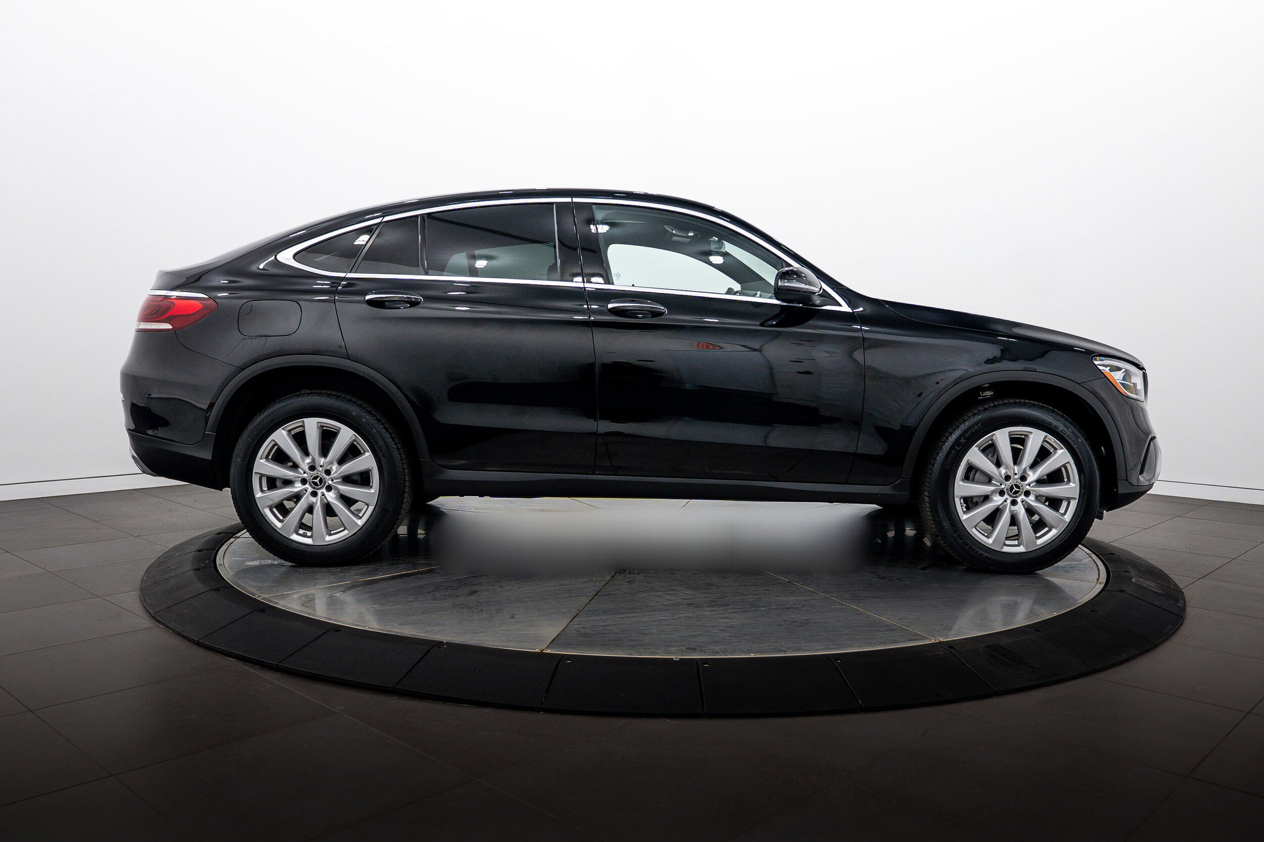 Used 2020 Mercedes-Benz GLC 300 4MATIC Coupe image 3