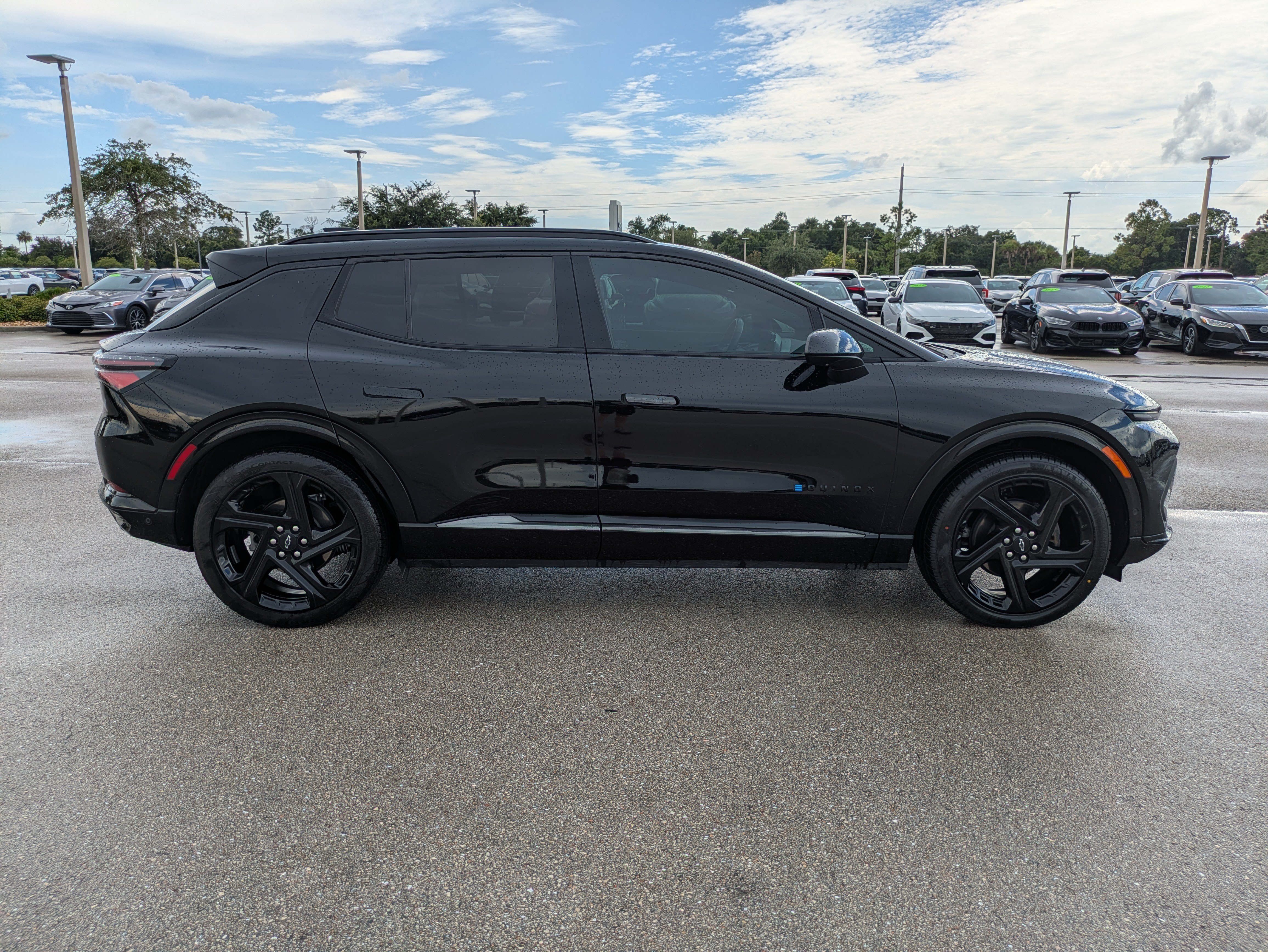 Used 2024 Chevrolet Equinox EV RS FWD image 3