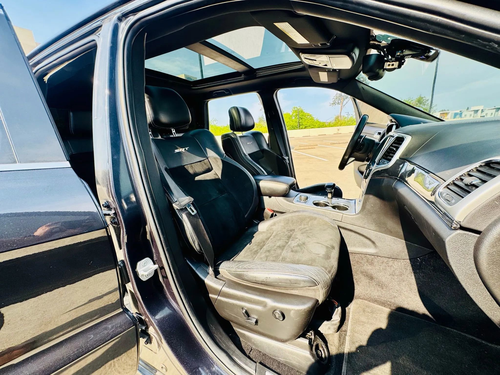 Used 2014 Jeep Grand Cherokee SRT image 27