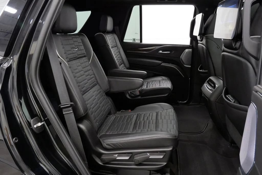 Used 2024 Cadillac Escalade Premium Luxury Platinum AWD/4WD image 18