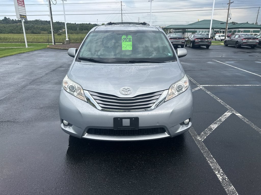 Used 2015 Toyota Sienna XLE Premium AWD/4WD image 3