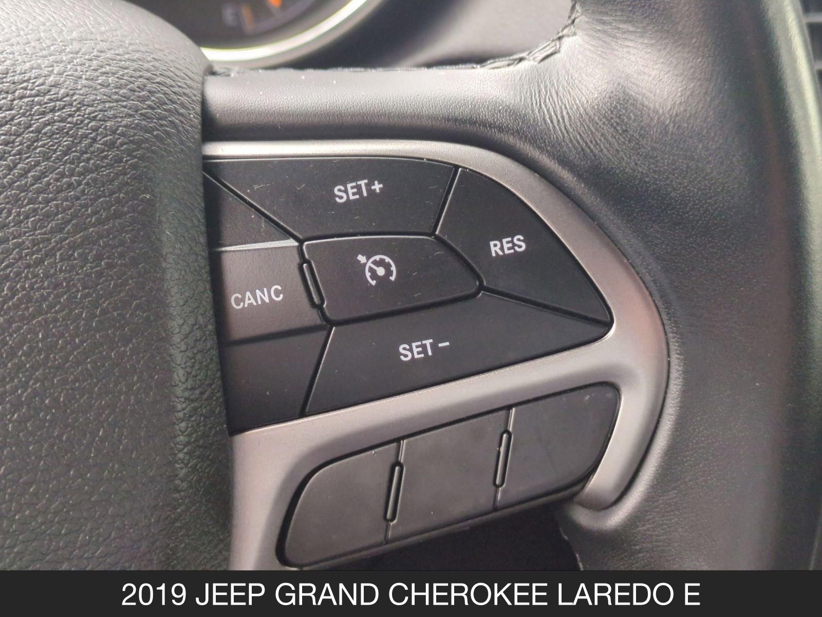 Used 2019 Jeep Grand Cherokee Laredo RWD image 18