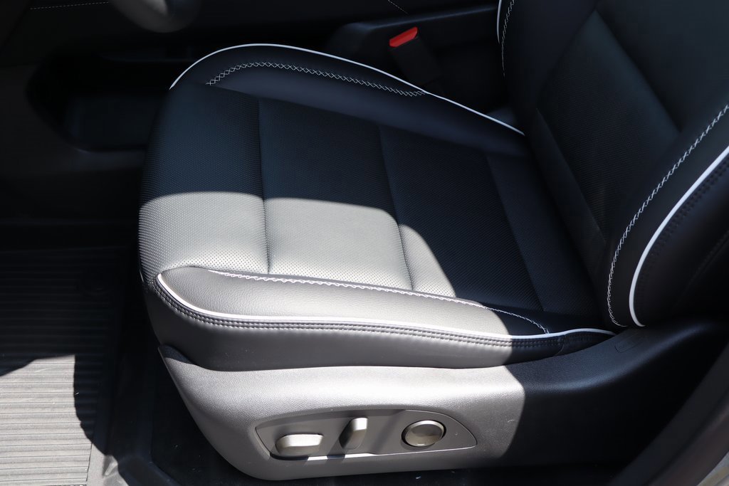 New 2025 GMC Acadia Denali w/ LPO, Floor Liner Package image 11