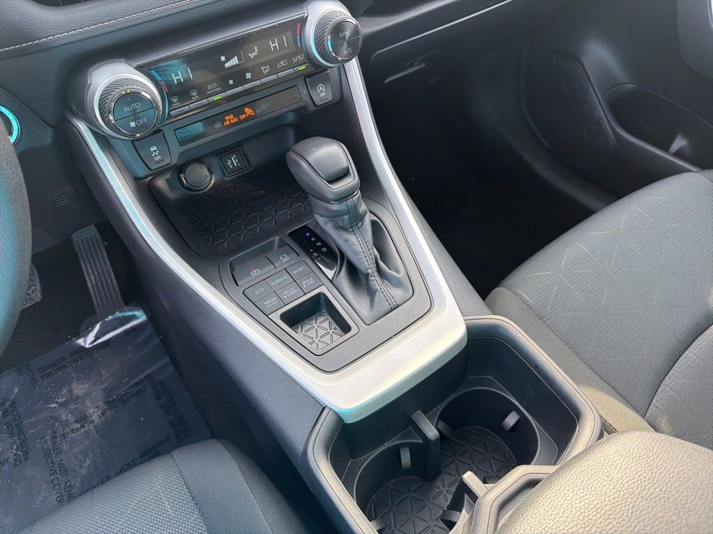 Used 2025 Toyota RAV4 XLE image 16