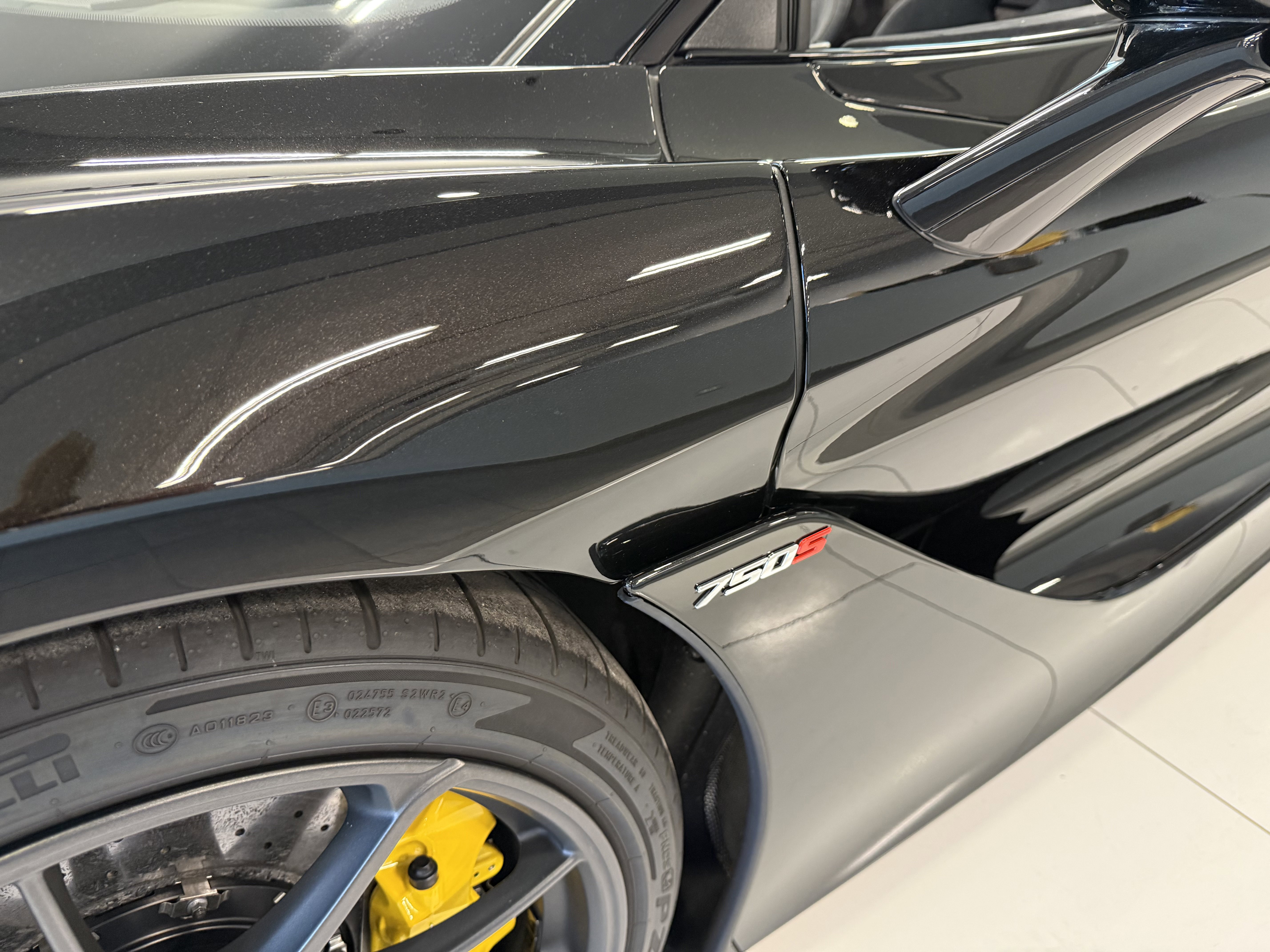 Used 2025 McLaren 750S Spider image 13