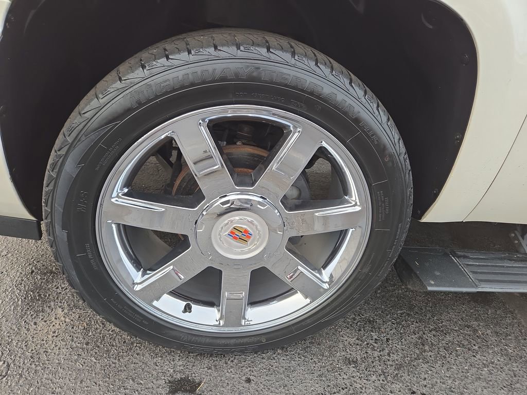 Used 2013 Cadillac Escalade EXT Premium image 31