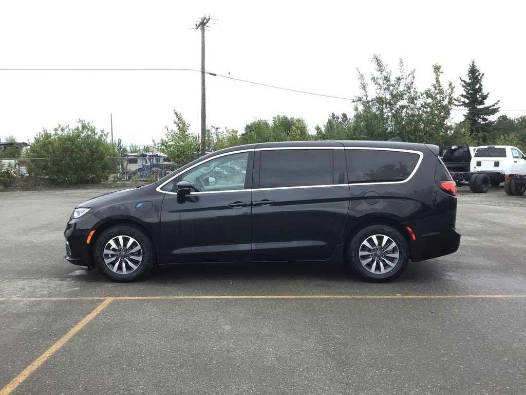 Used 2024 Chrysler Pacifica Limited