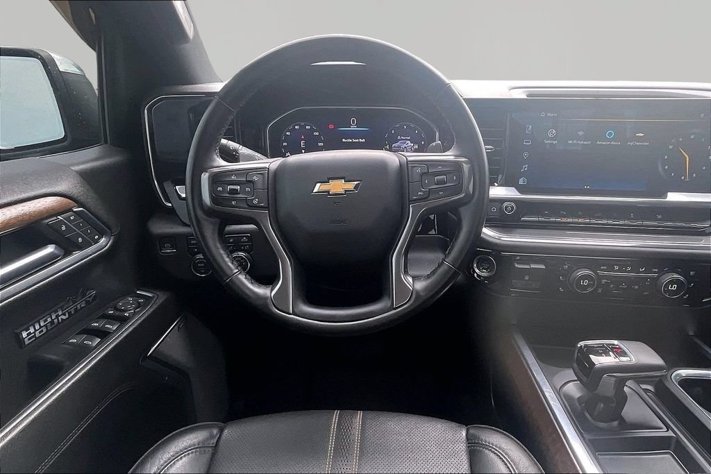 Used 2023 Chevrolet Silverado 1500 High Country w/ High Country Premium Package AWD/4WD image 10