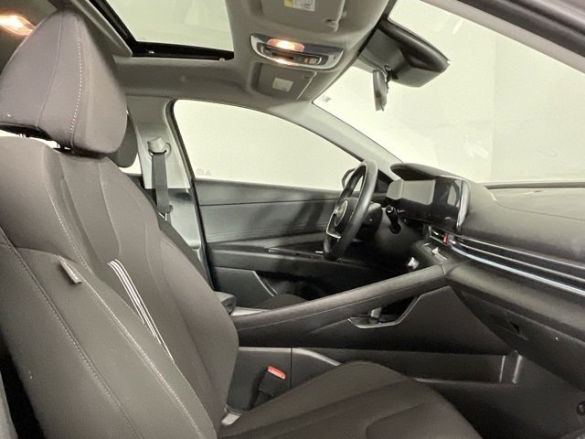 Used 2025 Hyundai Elantra SEL image 17
