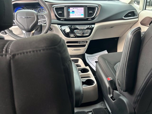 Used 2024 Chrysler Voyager LX FWD image 7