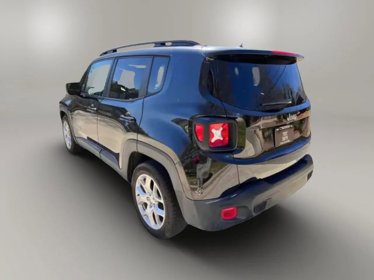 Used 2017 Jeep Renegade Latitude w/ Popular Equipment Group FWD image 8