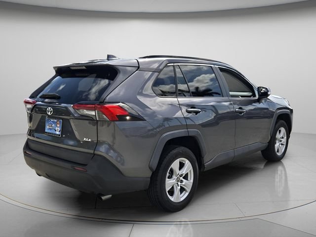 Used 2021 Toyota RAV4 XLE w/ Convenience Package FWD image 7