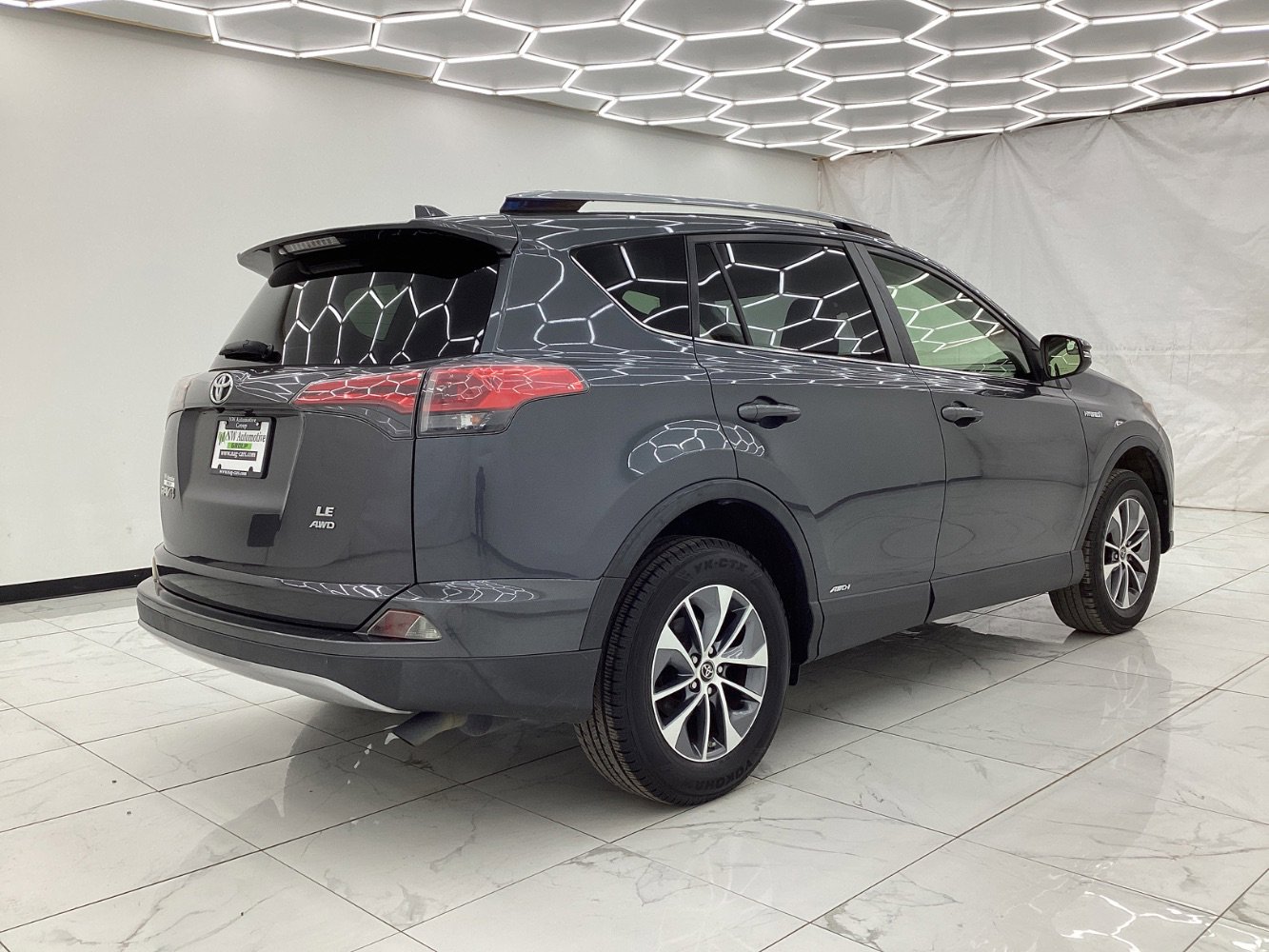 Used 2018 Toyota RAV4 LE image 11