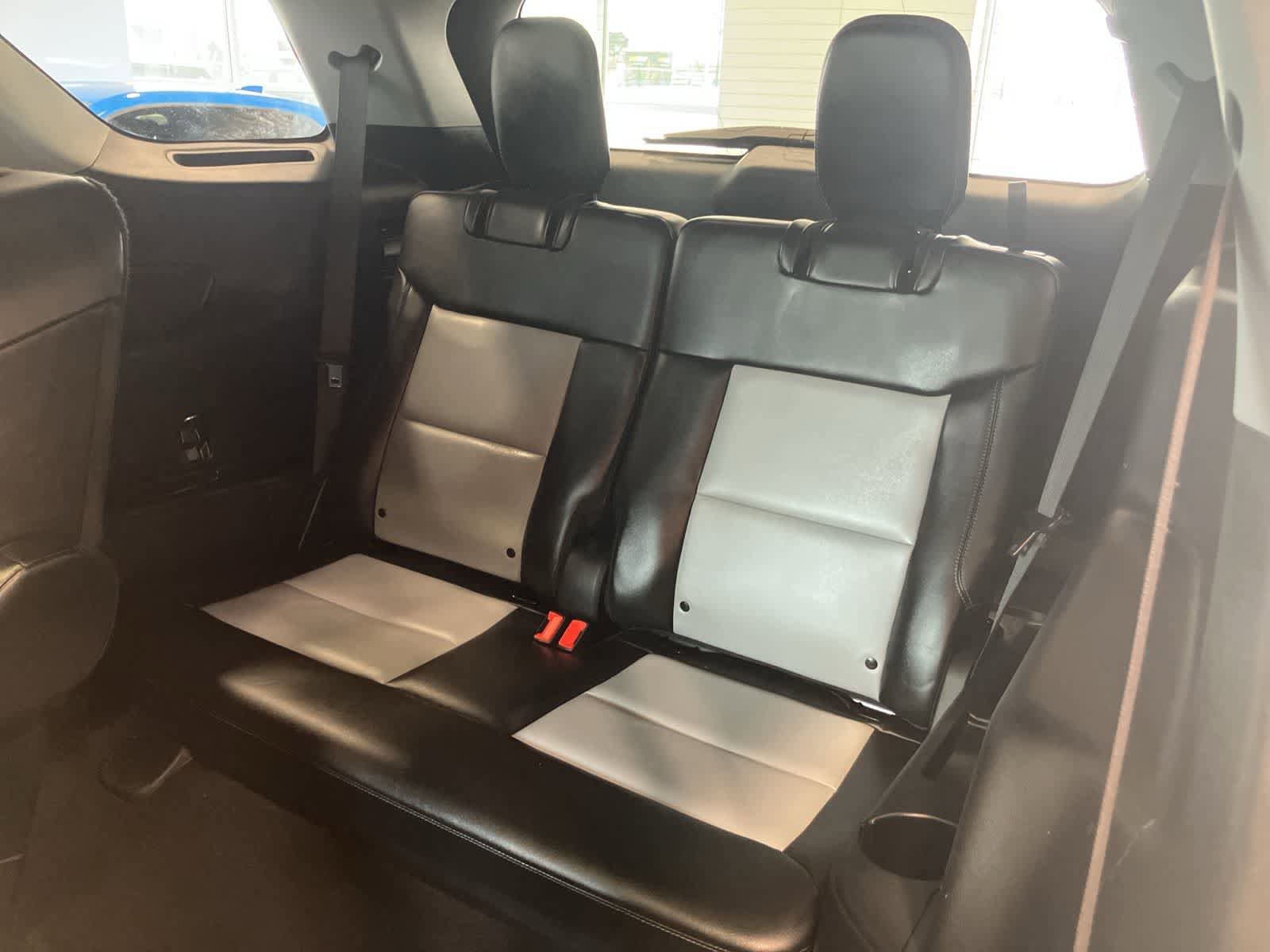 Used 2023 Ford Explorer XLT w/ Equipment Group 202A AWD/4WD image 28