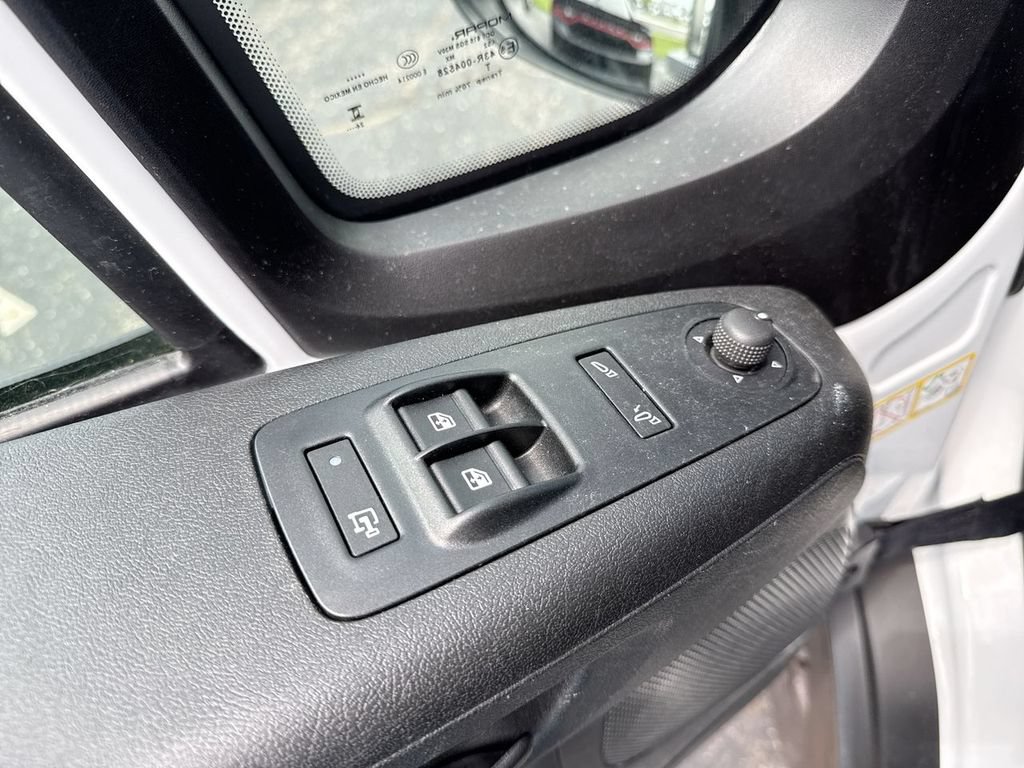 Used 2025 RAM ProMaster 2500 w/ Safety Group FWD image 18