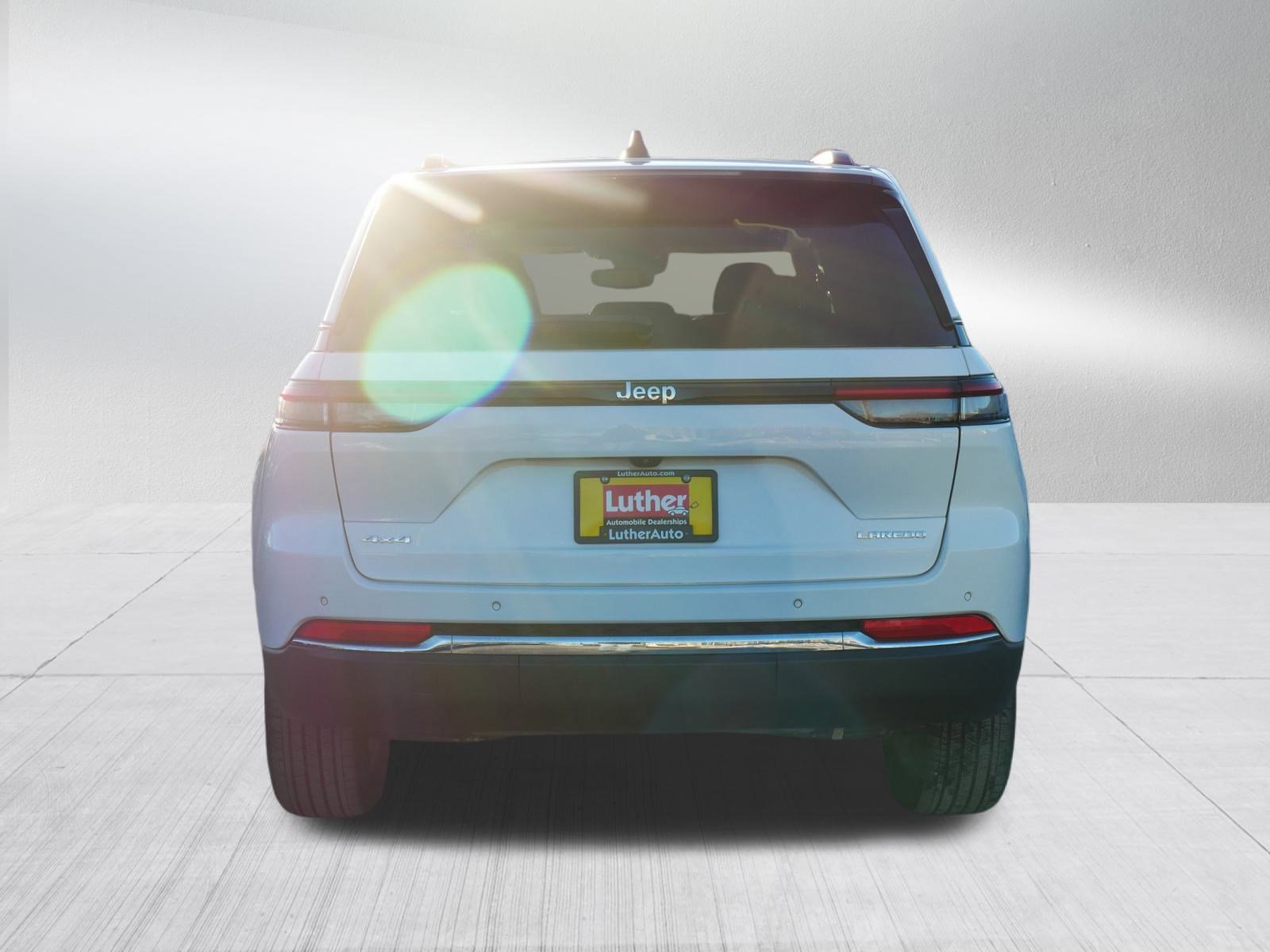 Used 2023 Jeep Grand Cherokee Laredo w/ Luxury Tech Group I image 6